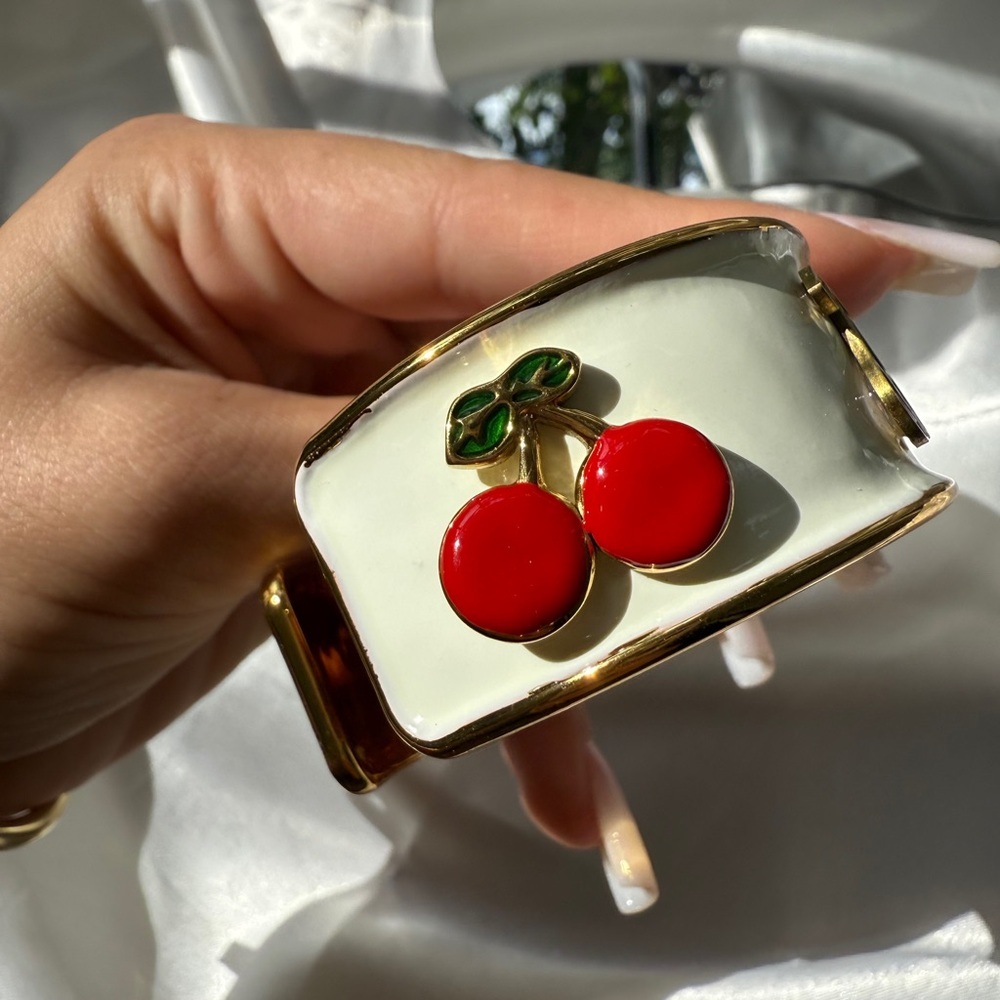 Cherry Enamel cuff Bracelet 
Gold
Stainless steel - Picture 10 of 12